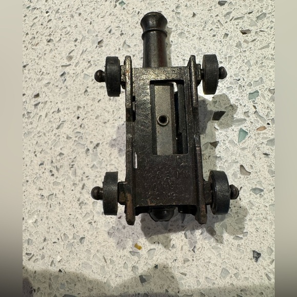 Vintage Pencil Sharpener Die Cast Metal - Picture 9 of 9